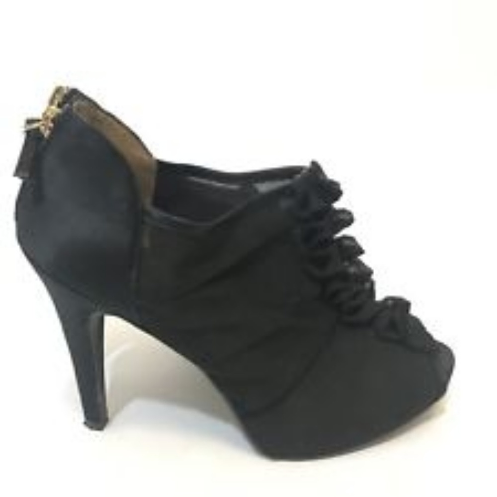 Nine West ruffle fabric pumps 8.5